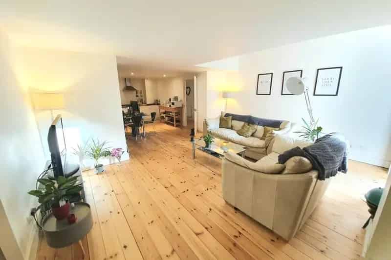 2-Bed Apartment High Ceilings Exposed Wooden Flooring Allocated Parking