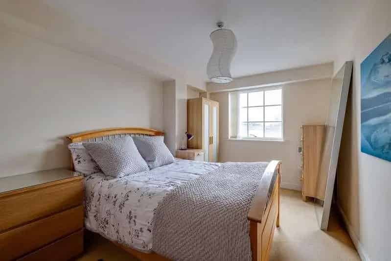 2 Bed Flat for Sale in Desirable Redrow Development