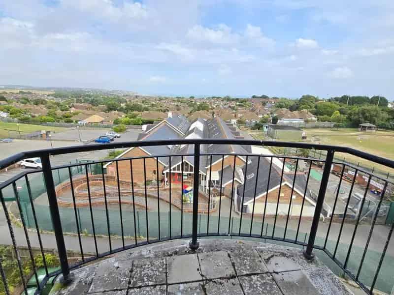 2 Bed Flat for Sale Stunning Views Modern Kitchen Allocated Parking