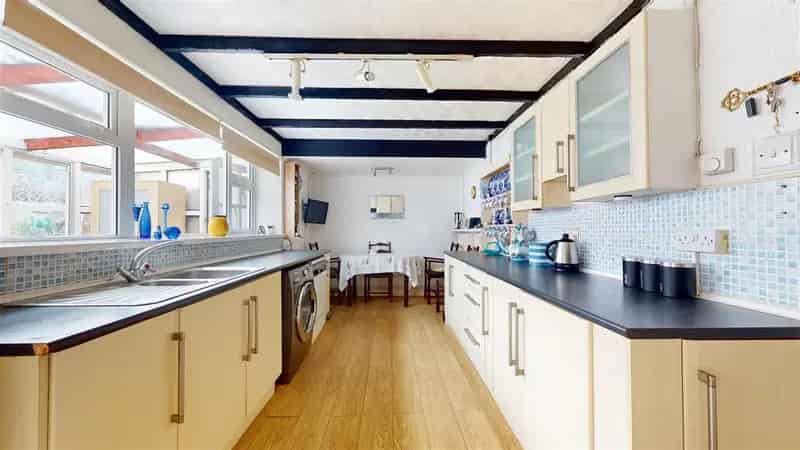 3 Bedroom End Terrace House for Sale