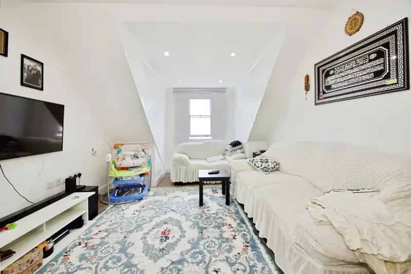 Stunning 2-Bed Flat Near Silver Street Station