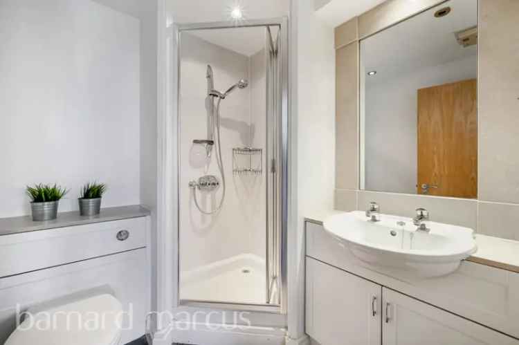 Spacious 2-Bed Apartment near River Thames