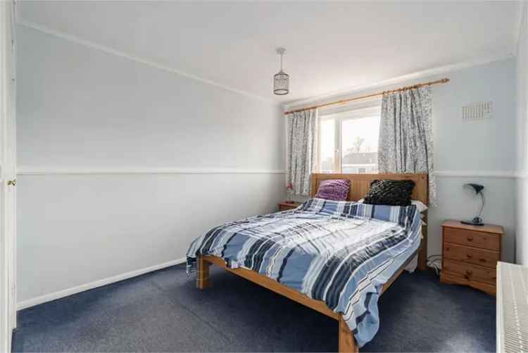 4 Bed Terraced House with Garden and Driveway