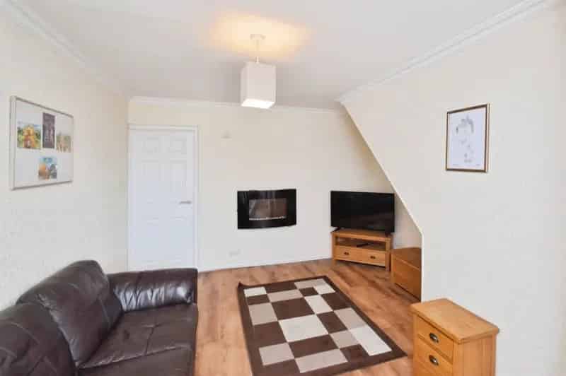 2 Bedroom Mid Terrace House Porthcawl No Chain