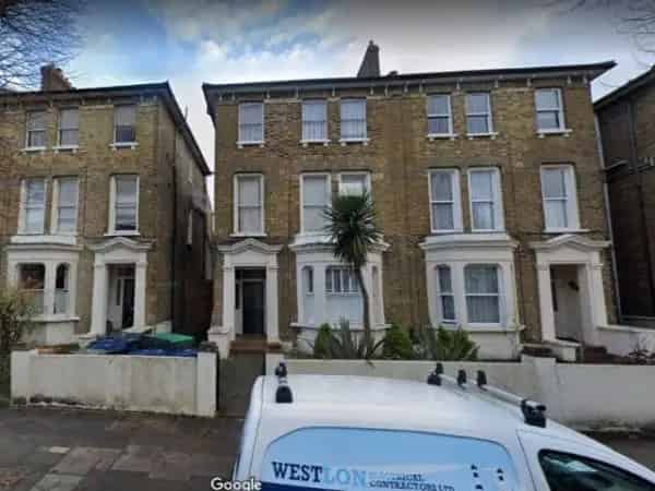Spacious 2-Bed Flat near Ealing Broadway Station