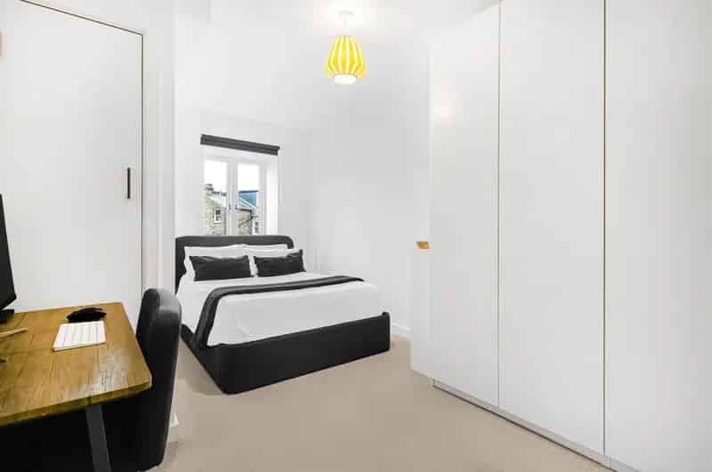 1 Bedroom Flat For Sale Near Forest Hill Station