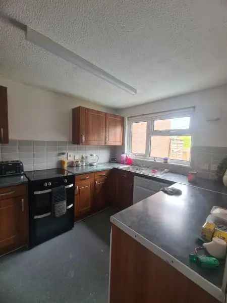 House For Rent in Crawley, England