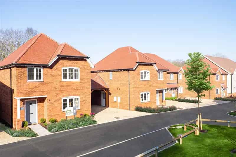 4 Bedroom Link Detached House for Sale