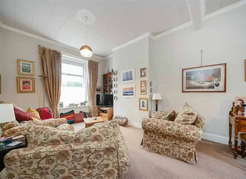 Three Bedroom Family Home Near Cricklewood Broadway