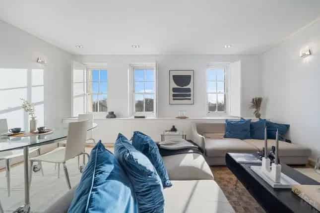 Mayfair 2-Bed Apartment Panoramic Views Luxury Features