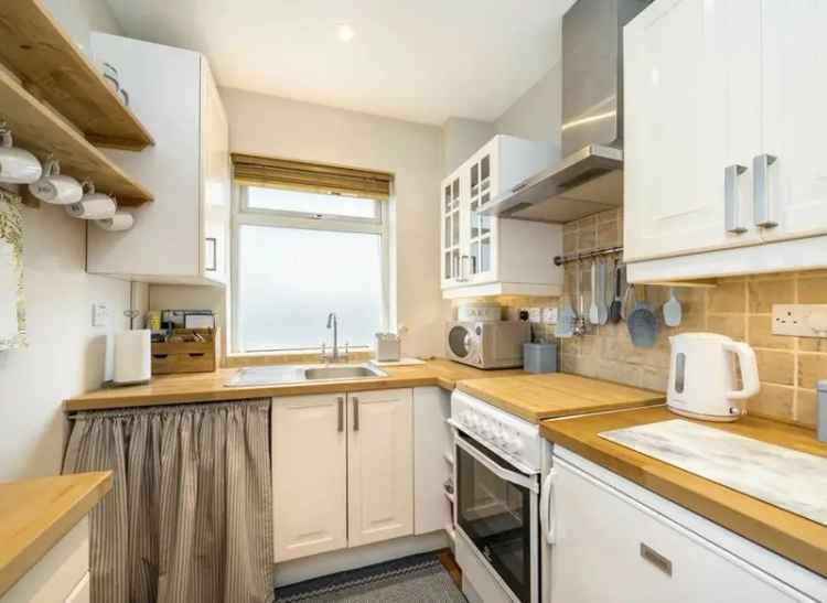 Modern 1 Bedroom Flat Mortlake Road Ground Floor Period Conversion Off Street Parking