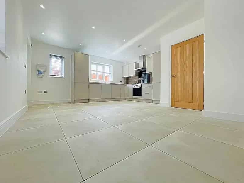 Ground Floor 2 Bed Maisonette Private Estate Allocated Parking