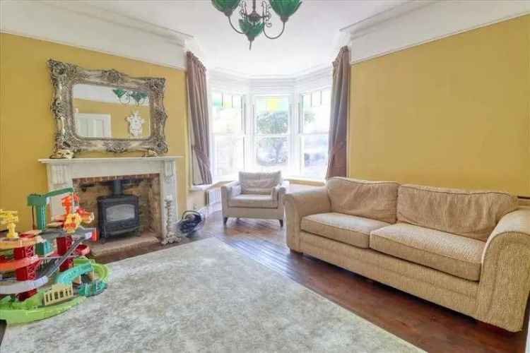 6 bed house for sale