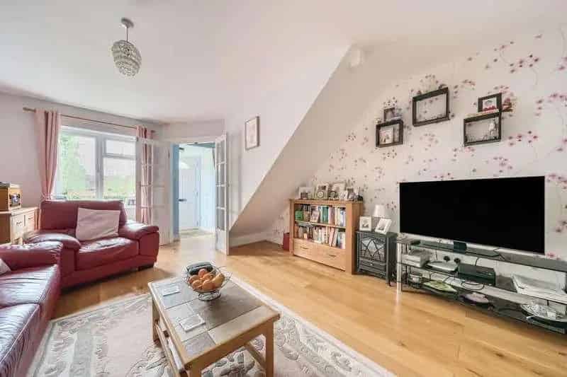 2 Bed House for Sale - 800 sq ft Semi-Detached Home