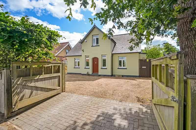 4 Bedroom Detached Cottage Hayling Island Hampshire