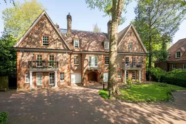 Flat for Sale in Hampstead NW3 Maresfield Gardens