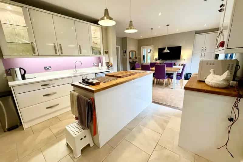 Spacious Family Home with Garden Room and Cellar