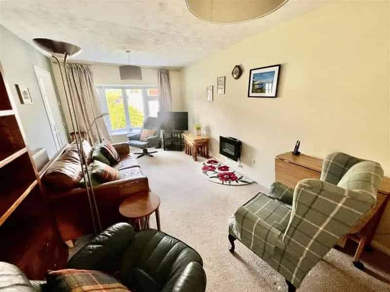 2 Bed Detached Bungalow for Sale Near High Street
