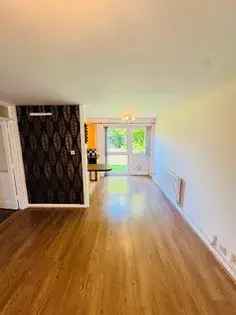 2 Bed Flat Chadwell Heath Modern Family Home Near Transport Links