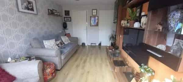 Ground Floor Flat Near Shops and Station - Disability Friendly