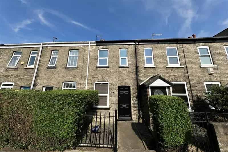 2 Bedroom Mid Terraced Cottage For Sale