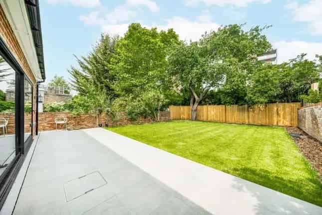 Semi Detached House for Sale West Hampstead NW6 4 Bedrooms 4 Bathrooms