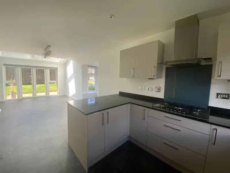 4 Bedroom Detached House To Let