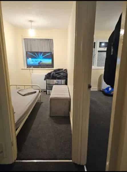 3 Bed End Terrace House Newly Decorated