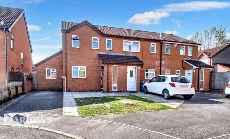 3 Bedroom End Terrace House for Sale