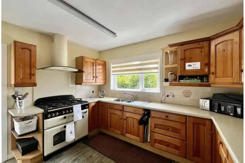 3 Bed Detached Bungalow Near Amenities
