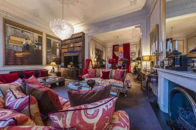 Three Bedroom Apartment near Hyde Park Kensington W8