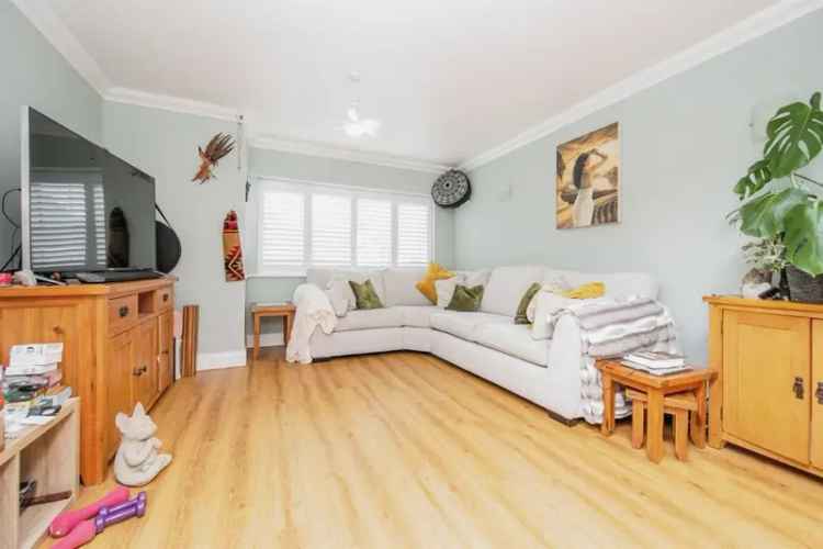 3 Bed 2 Bath House with Ensuite and Family Bathroom