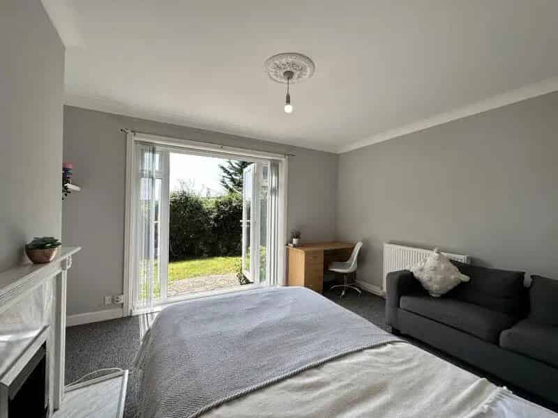 6 Bedroom House Two Bathrooms Large Garden Parking Colde