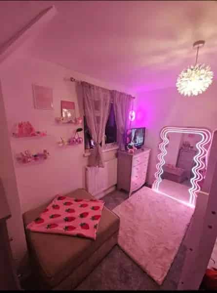 3 Bed Semi Detached House in Tongham Near Amenities
