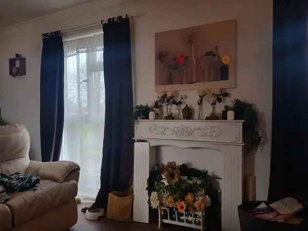3 Bed Semi-Detached House Near Schools
