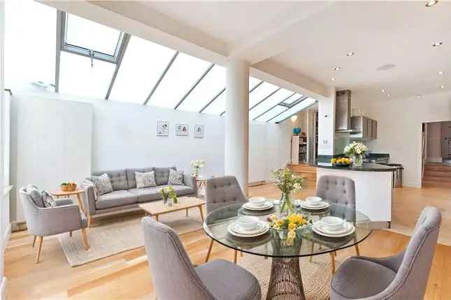 5 Bedroom Family House for Rent in Chiswick W4