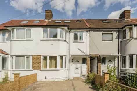 4 Bedroom House 130m2 London Family Home Gated Parking