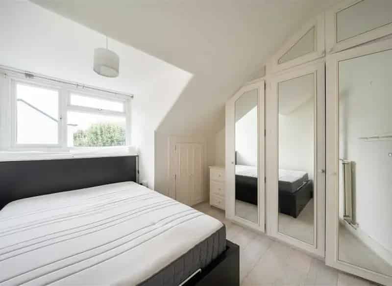 Spacious One Bedroom Apartment near Earls Court Station