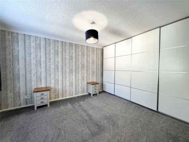 2 Bedroom Top Floor Apartment Near Westbourne Village and Beach