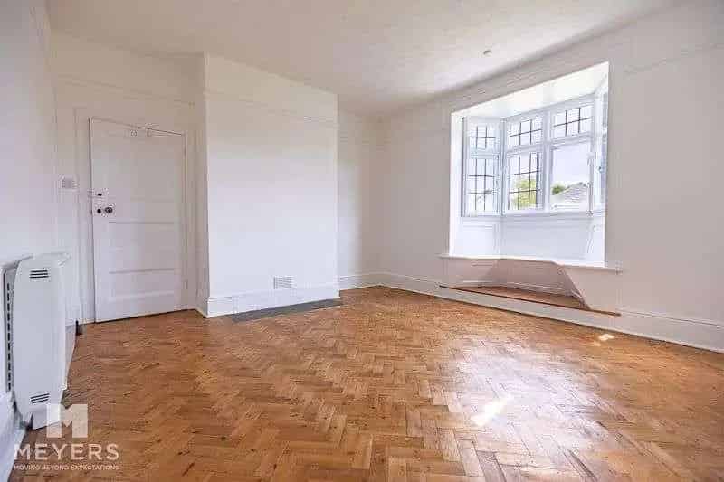 3 Bed Ground Floor Apartment For Sale No Forward Chain