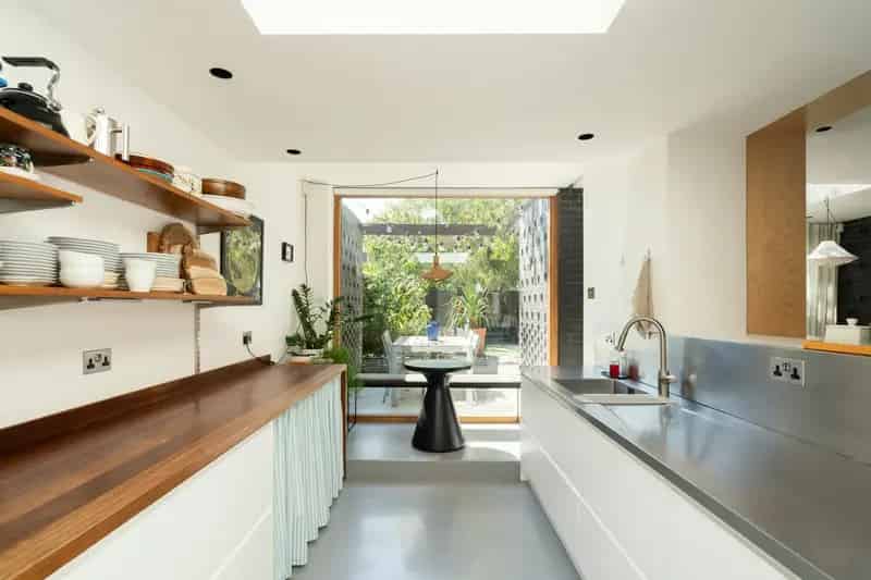 Mid Century Townhouse Near London Fields 4 Bedrooms Off Street Parking