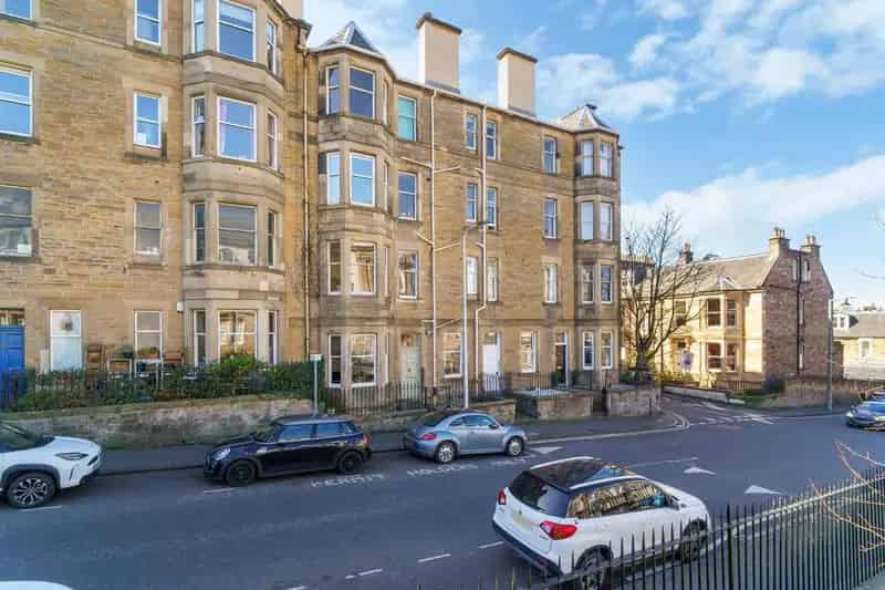 2 Bedroom Flat for Sale in Bruntsfield Edinburgh