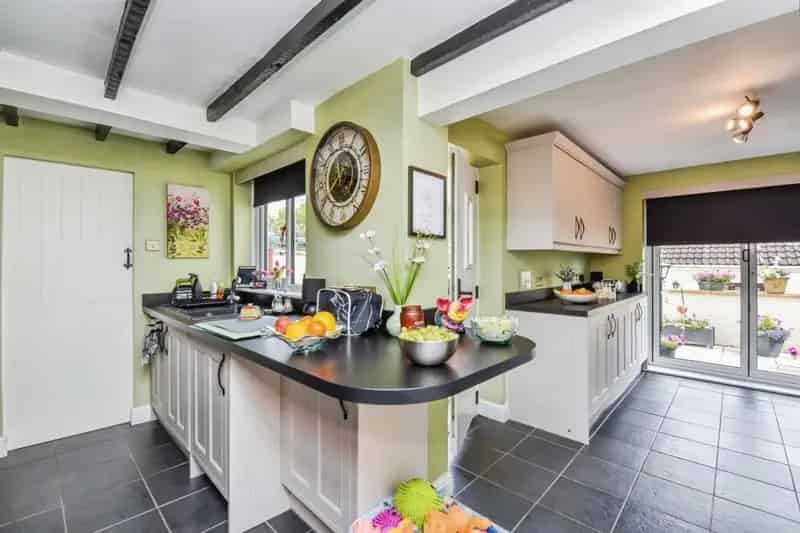 Grade II Listed Cottage Chippenham 3 Beds Garden Near Station