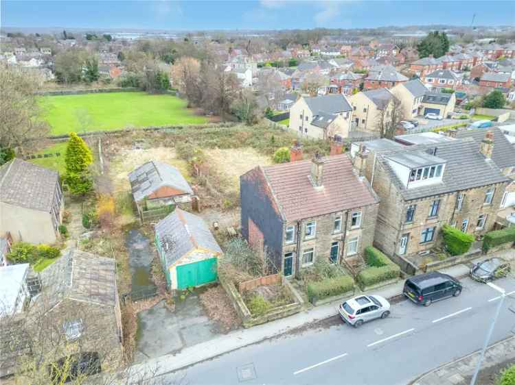 House For Sale in Leeds, England