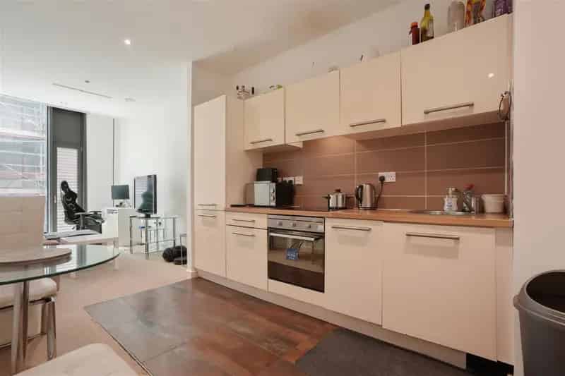 2 Bedroom En-Suite Flat For Sale