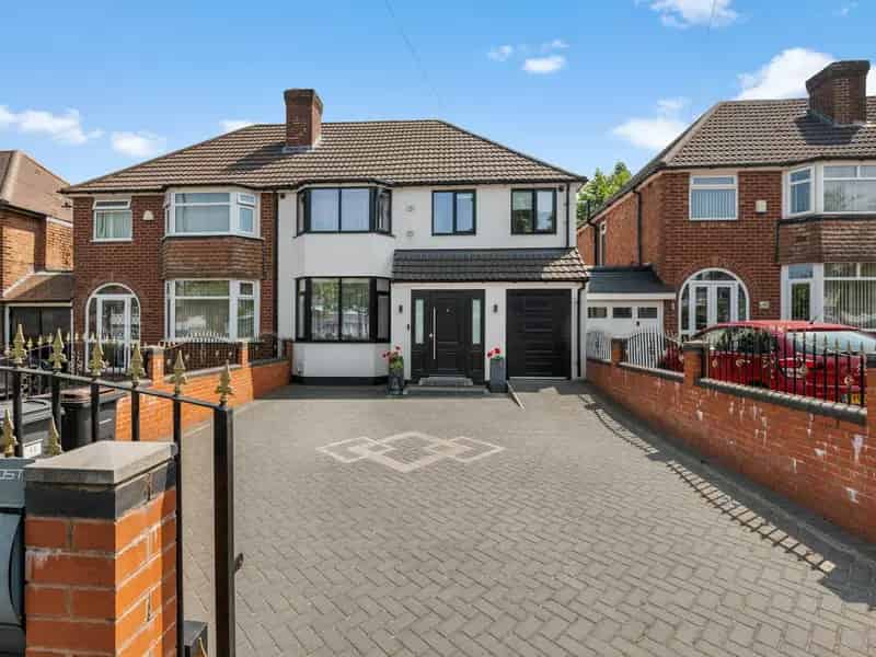 Stunning 4-Bed House Near Sutton Park