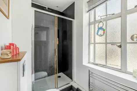 2 rooms flat of 112 m² in London