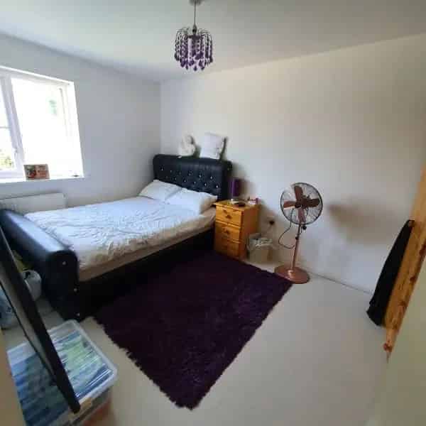 3-Bedroom House with Large Garden and Double Driveway