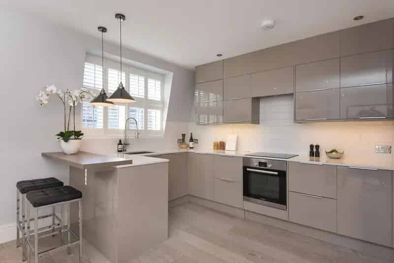 2-Bedroom Apartment with Panoramic Roof Terrace and City Views