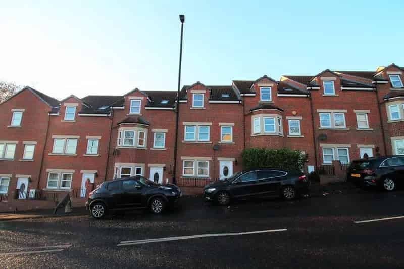 4 Bed House for Sale - Spacious Family Home with Rear Garden
